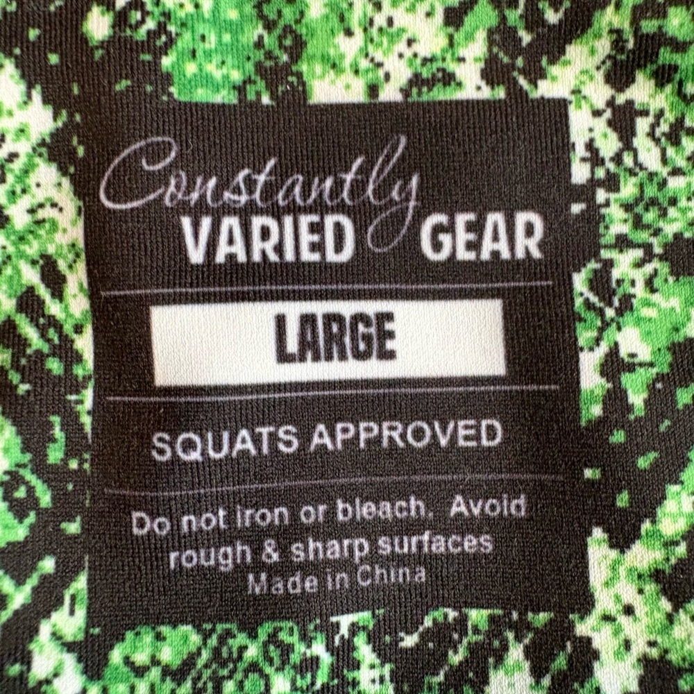 Constantly Varied Gear (CVG) Venom Snakeskin Green Capri Leggings size Large - Picture 4 of 8
